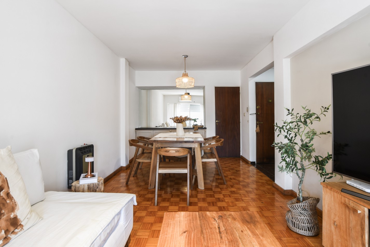 Primero de mayo 900, 3 dormitorios, piso exclusivo. A metros del Monumento.