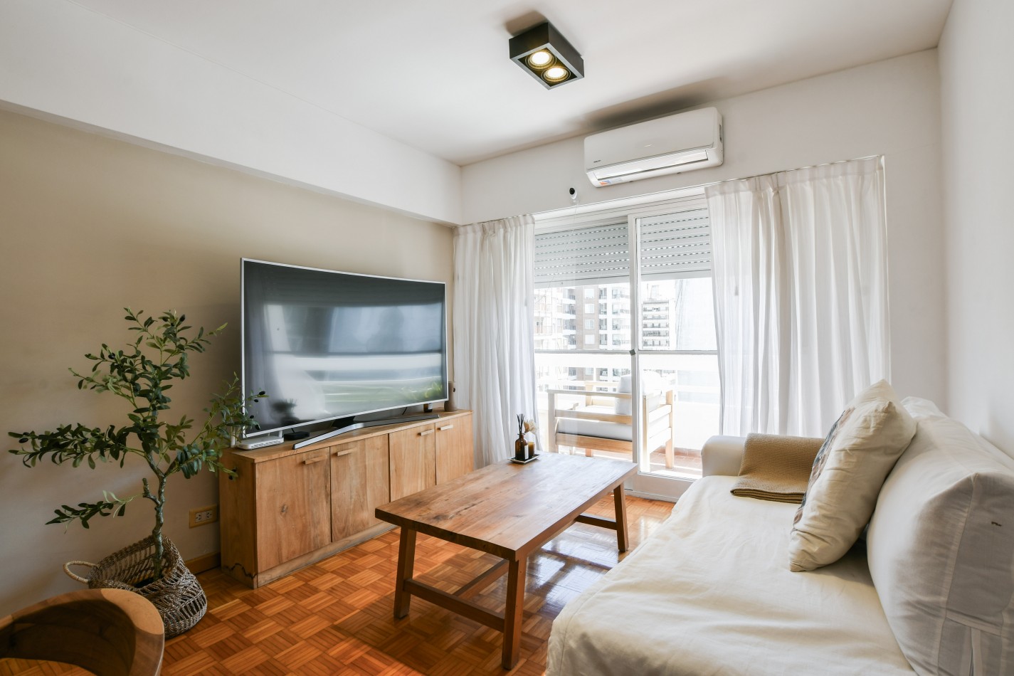 Primero de mayo 900, 3 dormitorios, piso exclusivo. A metros del Monumento.