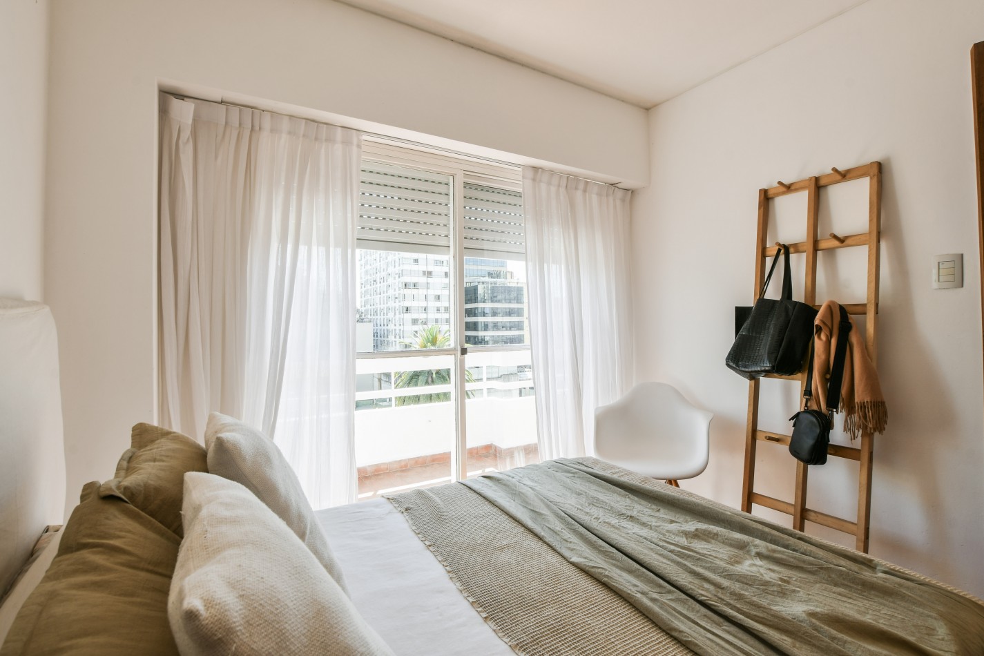 Primero de mayo 900, 3 dormitorios, piso exclusivo. A metros del Monumento.