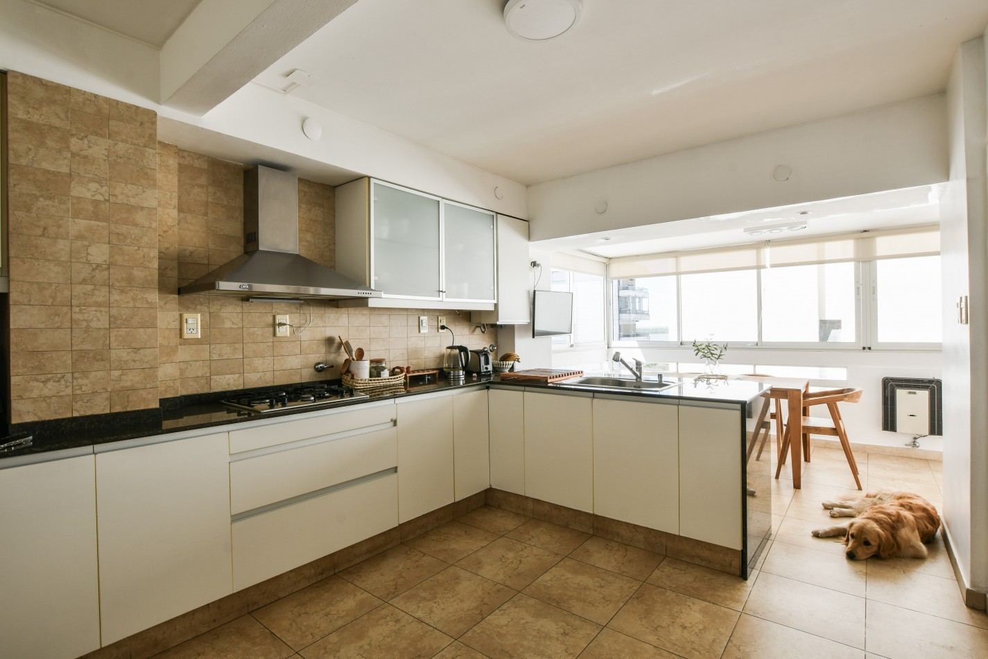 Primero de mayo 900, 3 dormitorios, piso exclusivo. A metros del Monumento.