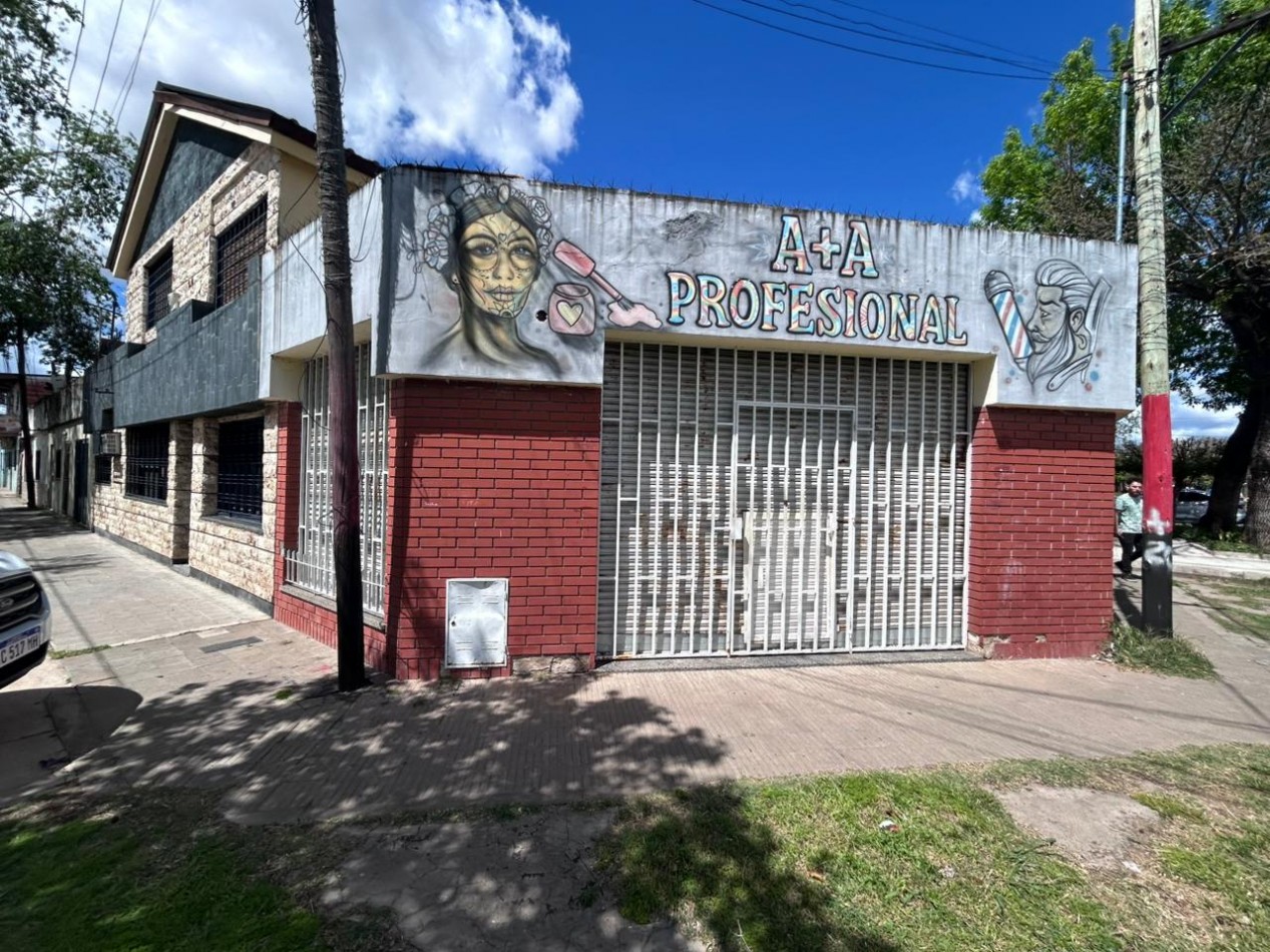 Pte Quintana 3600, 4 dormitorios + local comercial amplio.