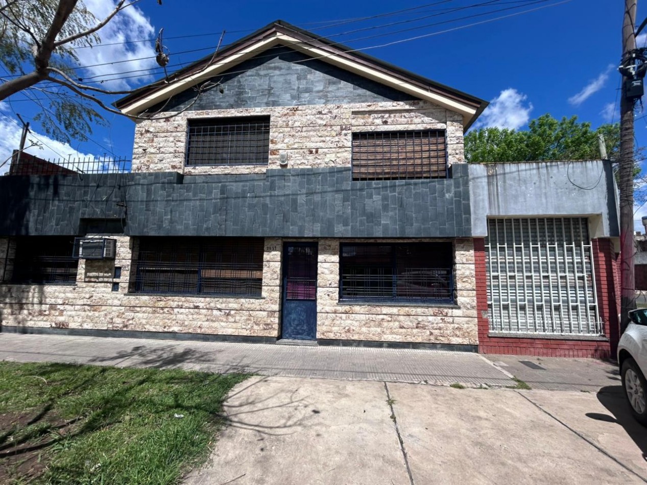 Pte Quintana 3600, 4 dormitorios + local comercial amplio.