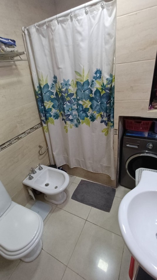 Marsella 5500, 3 dormitorios, patio, cochera doble.