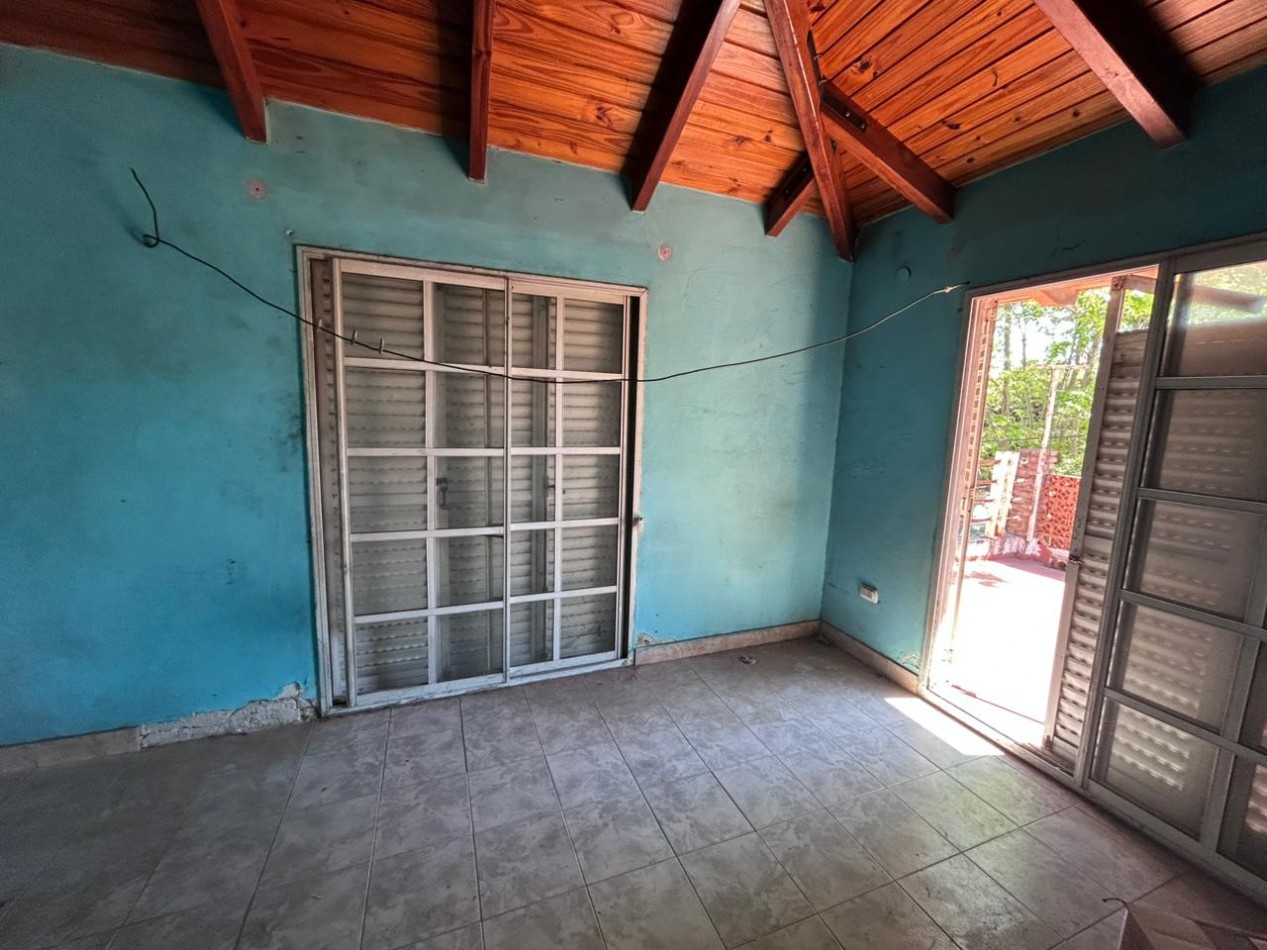 Barcelona 4700, amplia casa a refaccionar de 4 dormitorios, ideal inversion.