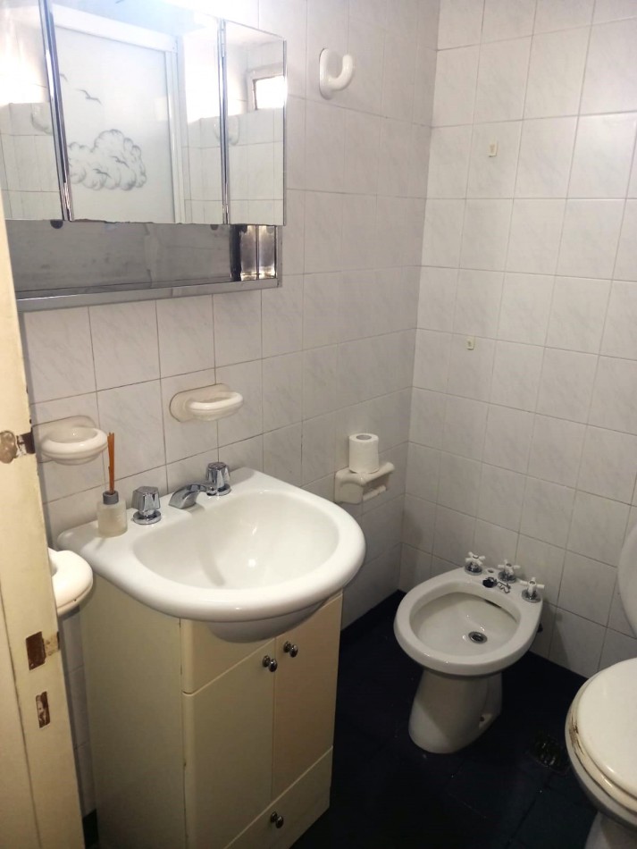 Cochabamba 1700, departamento de 2 dormitorios, con cochera y baulera, excelente zona.