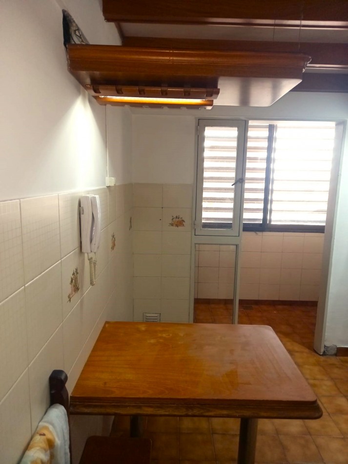 Cochabamba 1700, departamento de 2 dormitorios, con cochera y baulera, excelente zona.