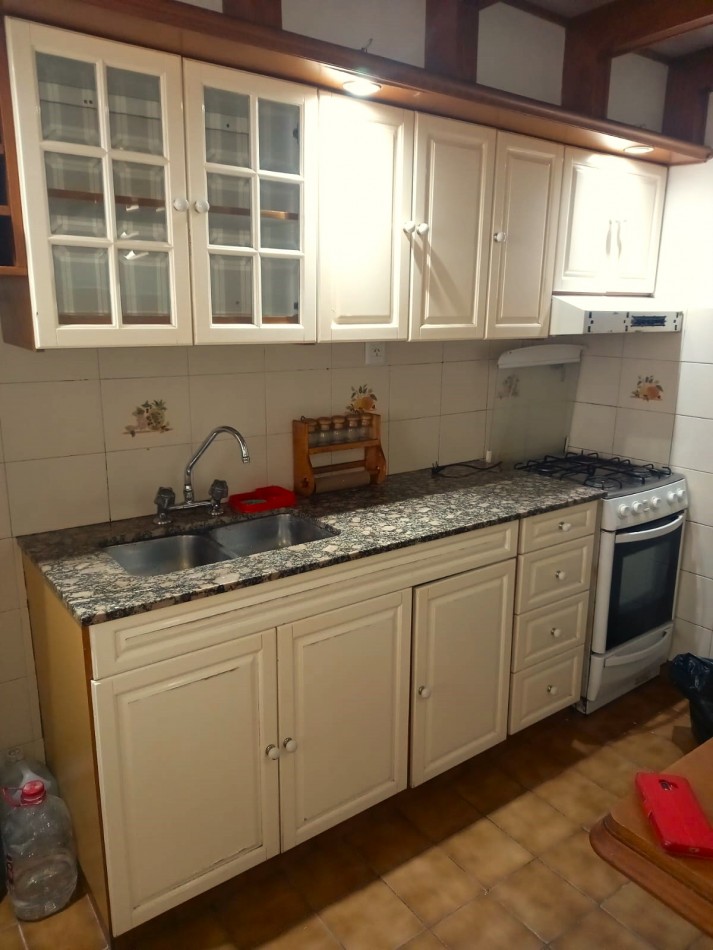 Cochabamba 1700, departamento de 2 dormitorios, con cochera y baulera, excelente zona.