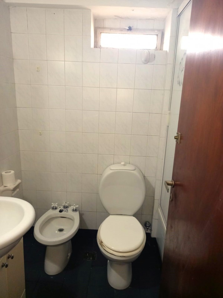 Cochabamba 1700, departamento de 2 dormitorios, con cochera y baulera, excelente zona.