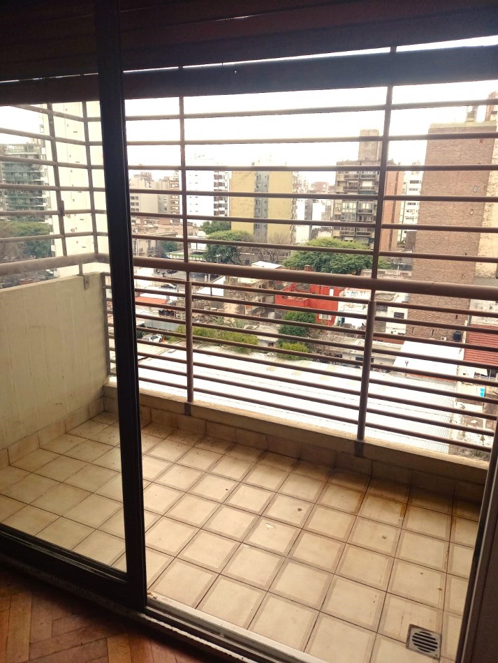 Cochabamba 1700, departamento de 2 dormitorios, con cochera y baulera, excelente zona.