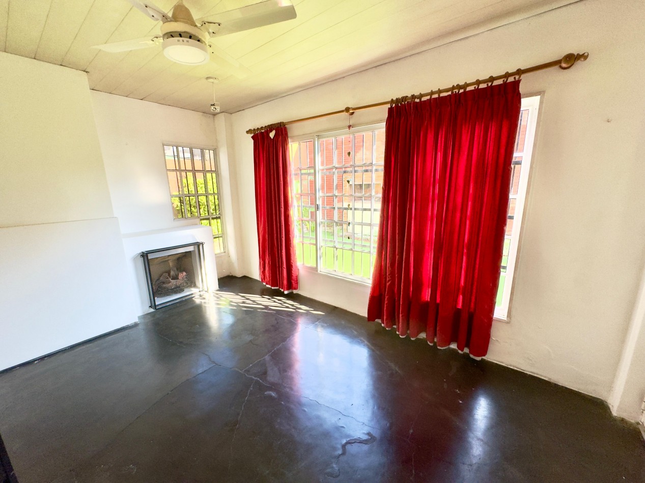 Los Aromos 300, Baigorria, casa 3 dormitorios, mas departamento. Excelente estado, 300 m2.