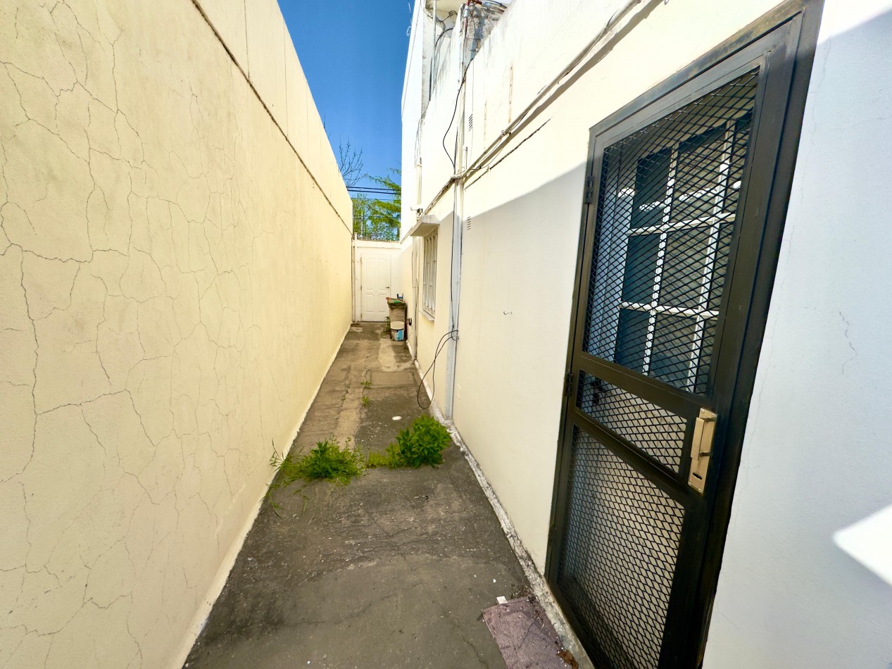 Los Aromos 300, Baigorria, casa 3 dormitorios, mas departamento. Excelente estado, 300 m2.