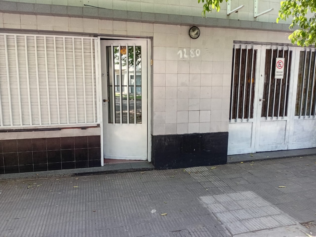 Av Nuestra Señora del Rosario 1200, casa de 6 dormitorios, amplia propiedad.