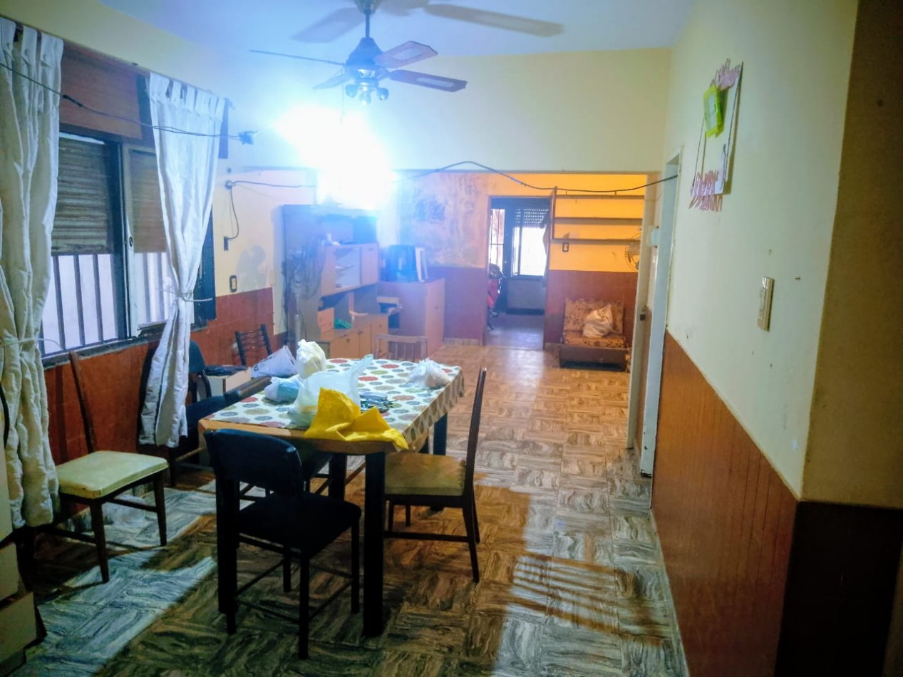 Av Nuestra Señora del Rosario 1200, casa de 6 dormitorios, amplia propiedad.