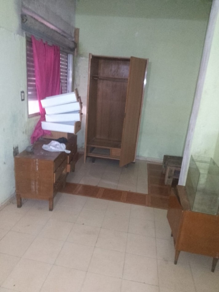 Av Nuestra Señora del Rosario 1200, casa de 6 dormitorios, amplia propiedad.