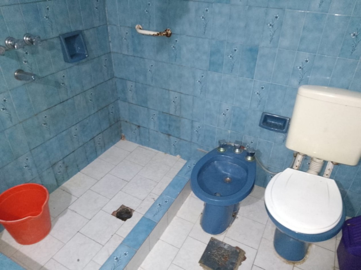 Av Nuestra Señora del Rosario 1200, casa de 6 dormitorios, amplia propiedad.