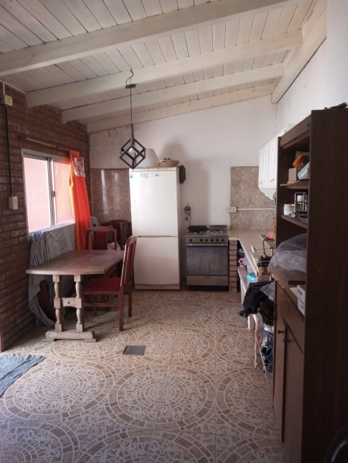 Tte Agneta 1900, casa 3 dormitorios, mas departamento.