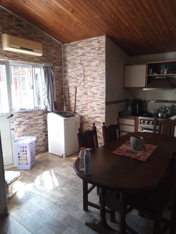 Tte Agneta 1900, casa 3 dormitorios, mas departamento.