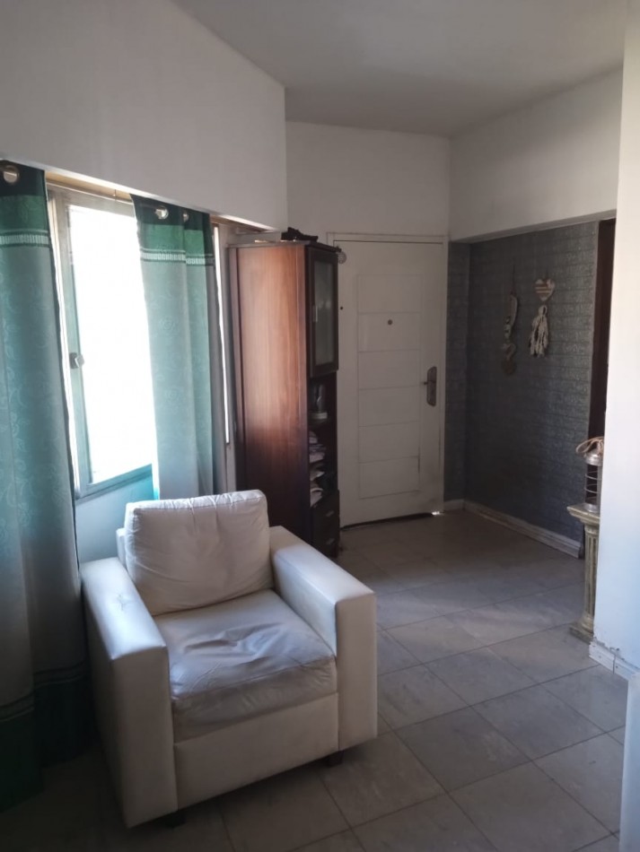 Tte Agneta 1900, casa 3 dormitorios, mas departamento.