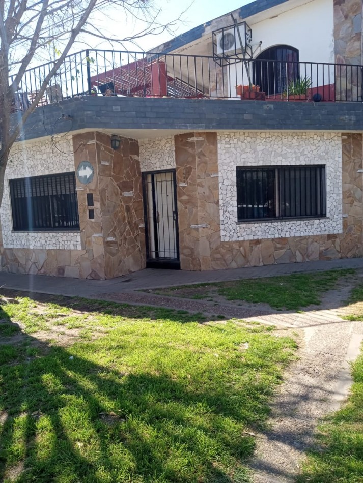 Tte Agneta 1900, casa 3 dormitorios, mas departamento.