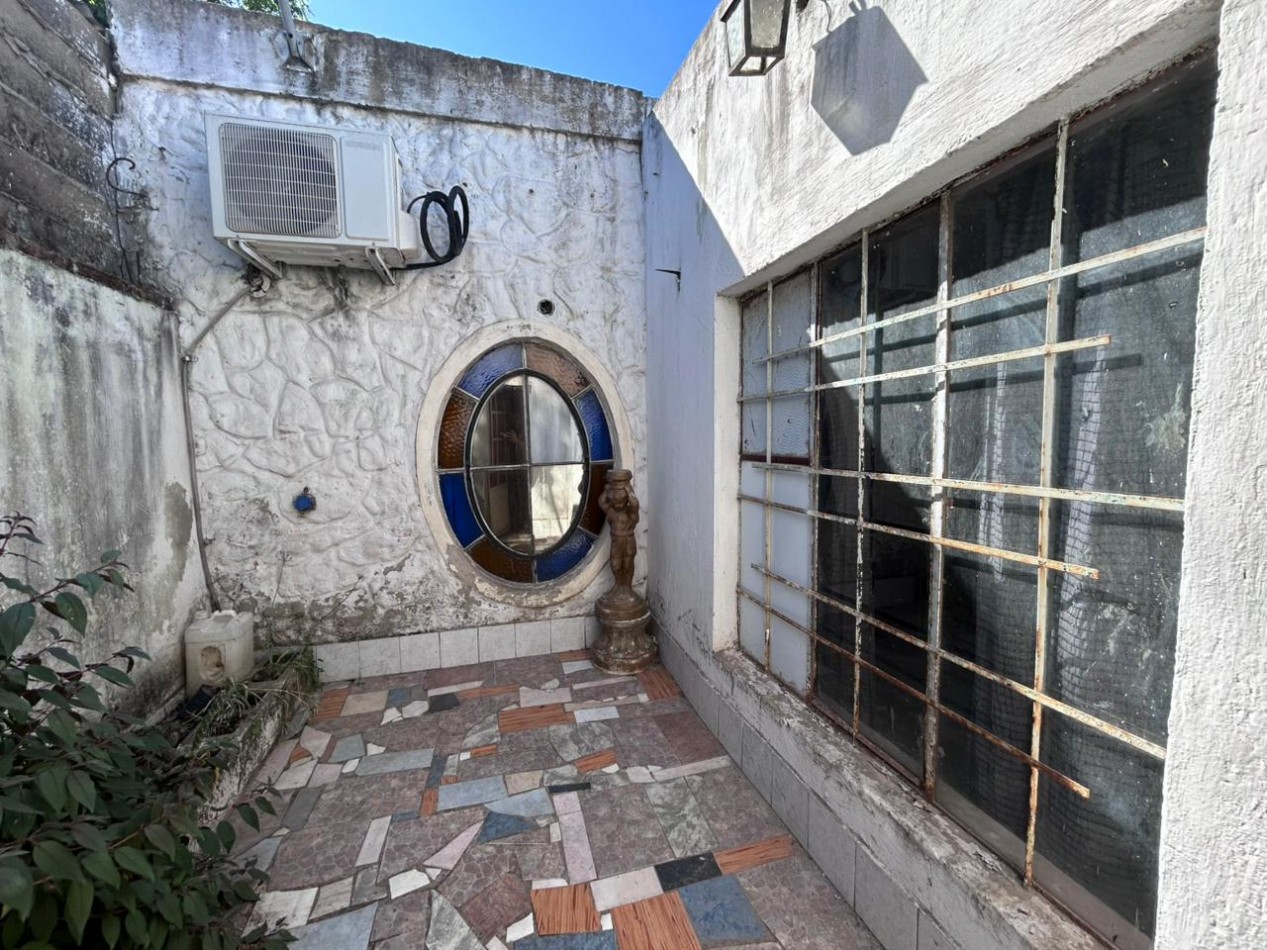 Fray Luis Beltran, Maipu 2200, casa 3 dormitorios + dos departamentos independientes.