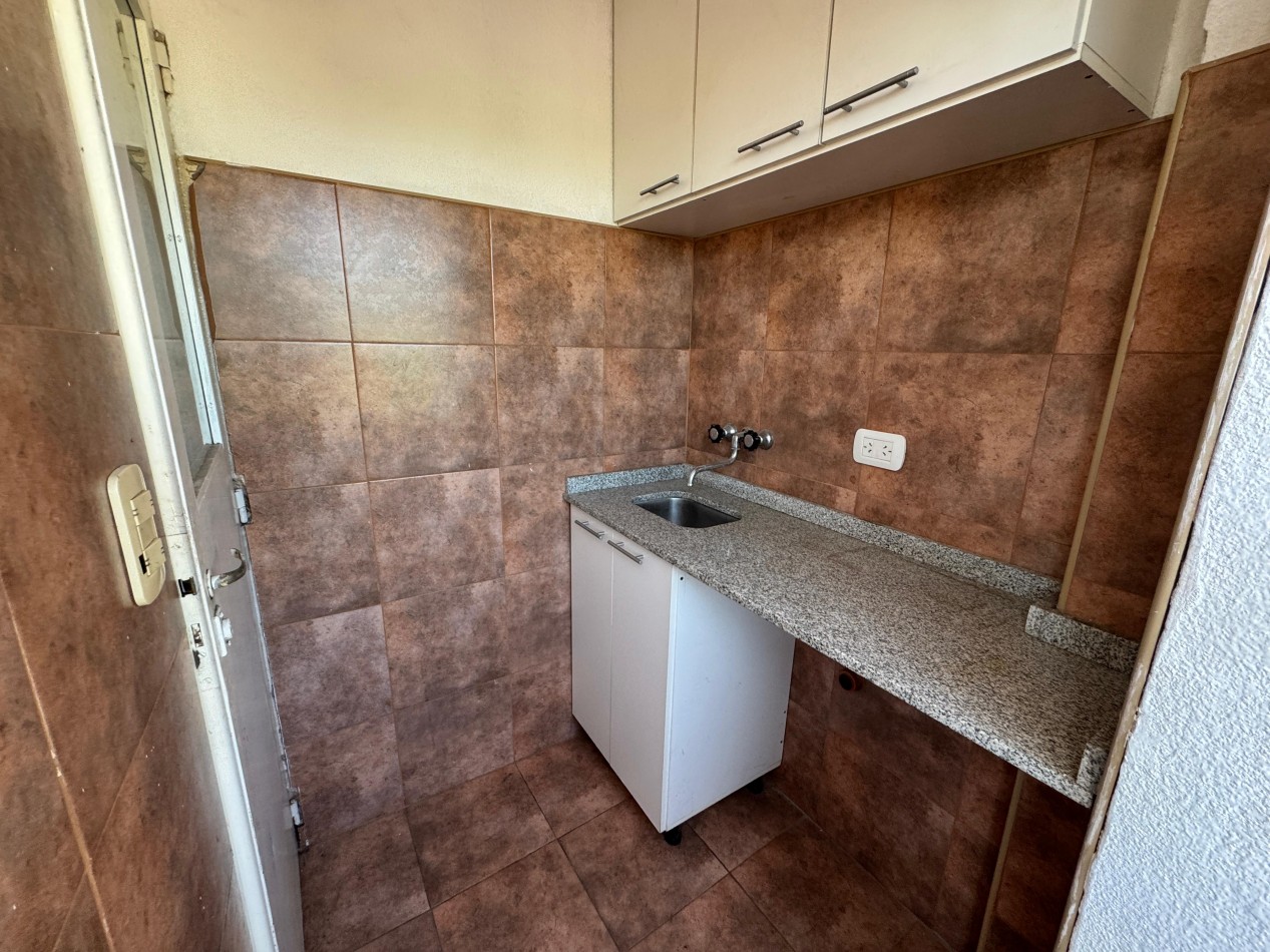 Callao 1300, dos dormitorios, cochera, contrafrente.