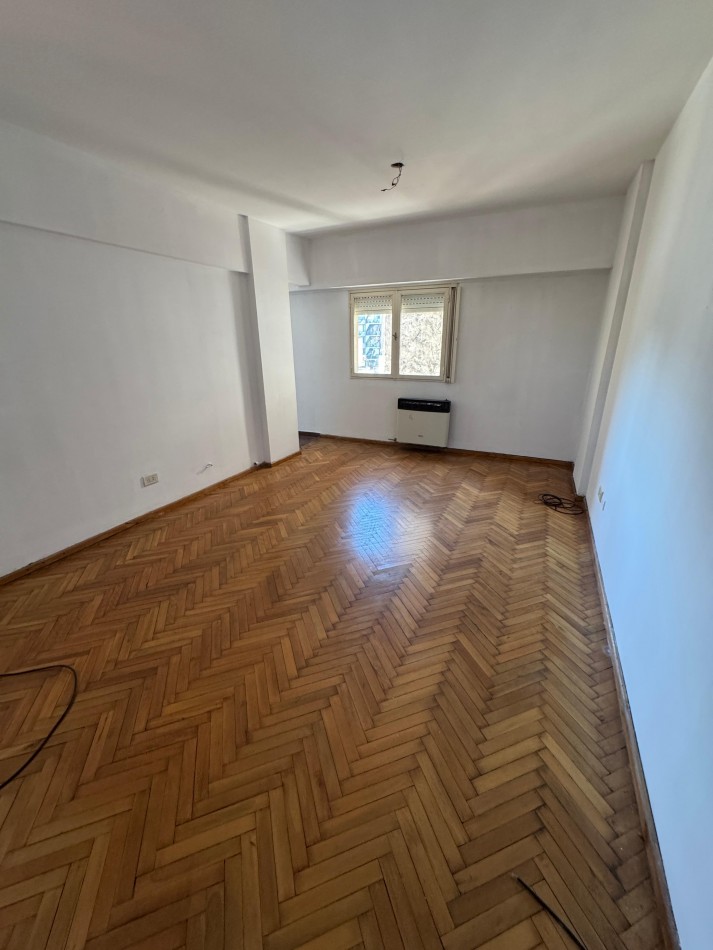 Callao 1300, dos dormitorios, cochera, contrafrente.