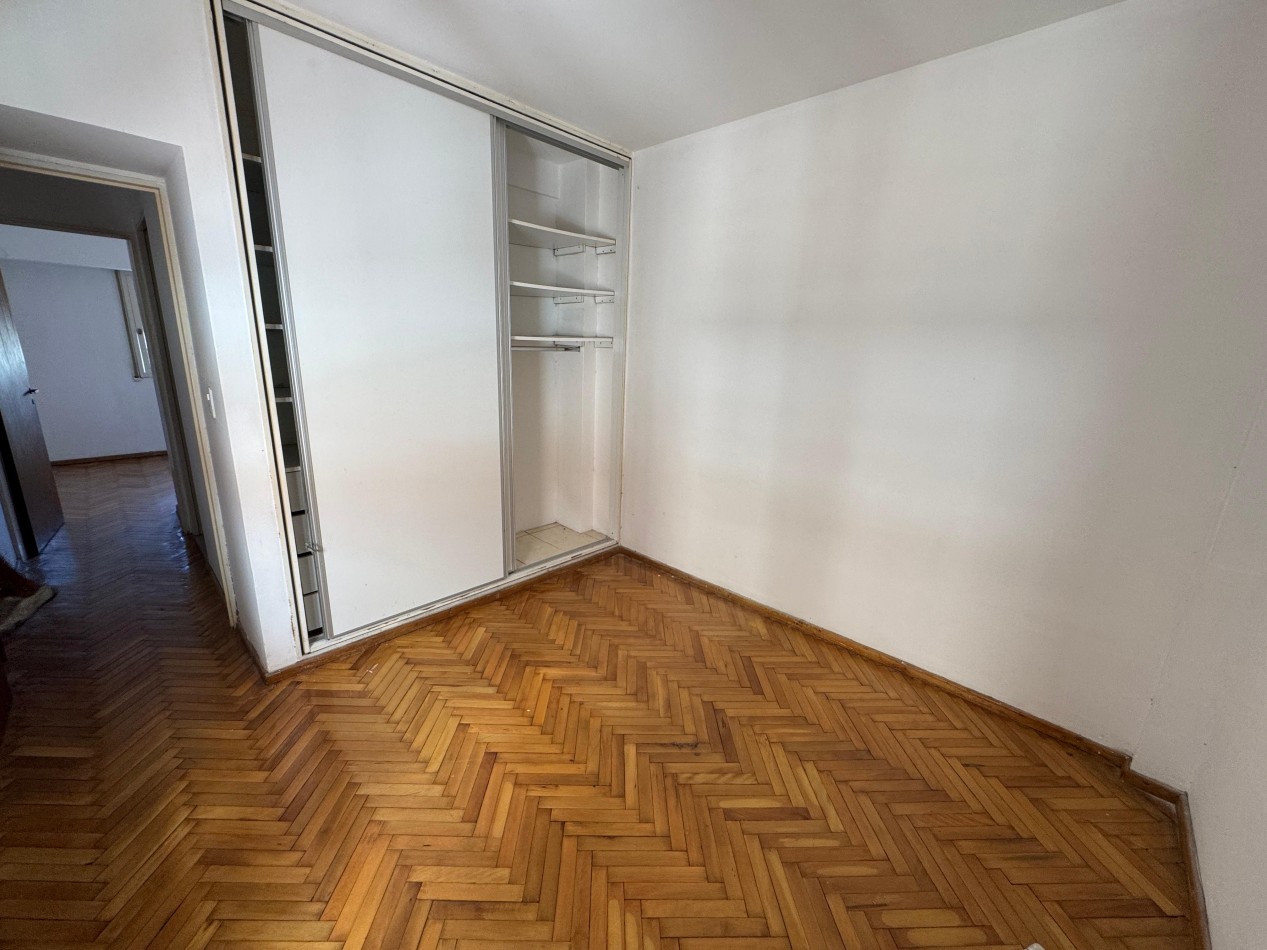 Callao 1300, dos dormitorios, cochera, contrafrente.