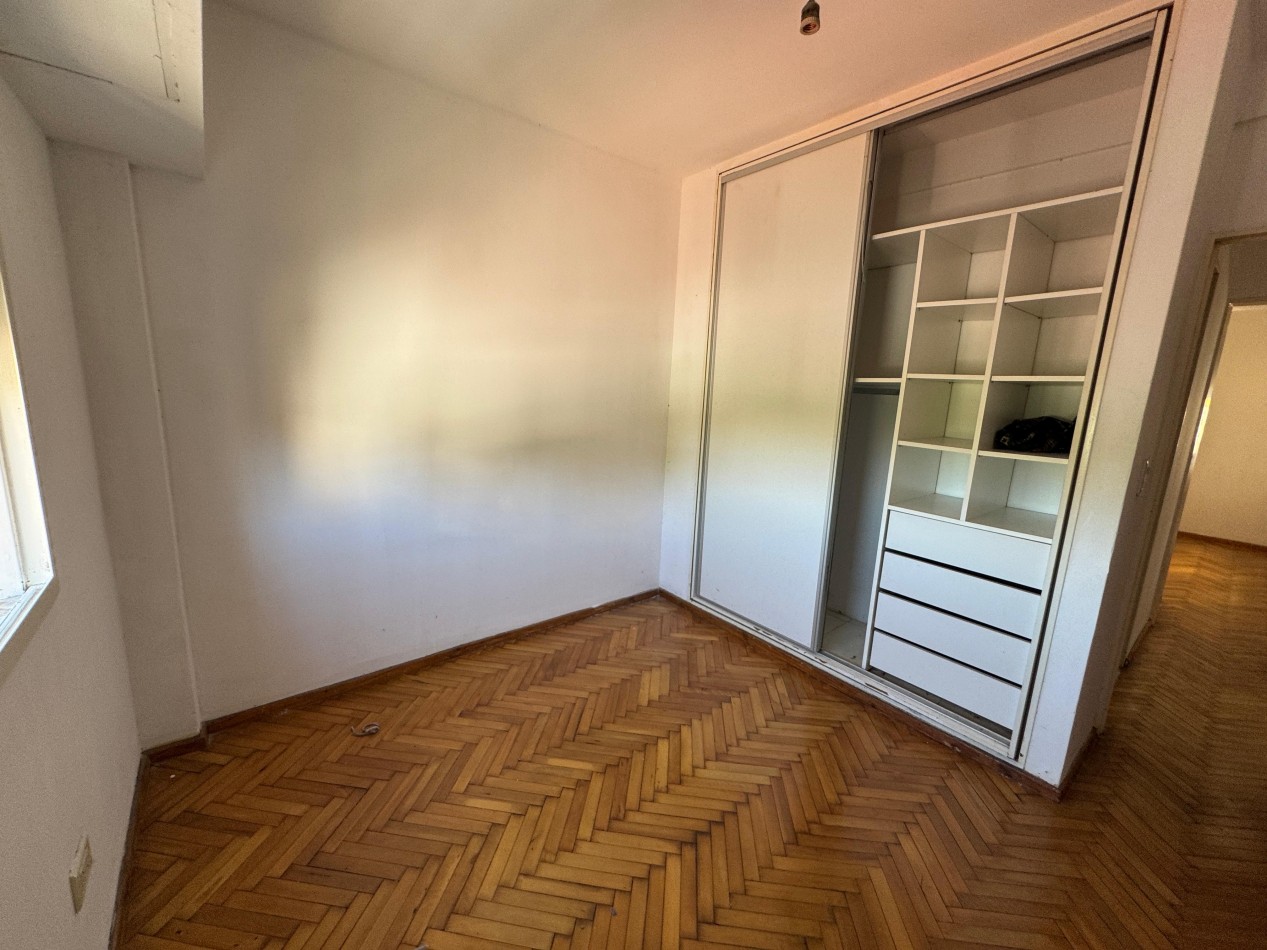 Callao 1300, dos dormitorios, cochera, contrafrente.