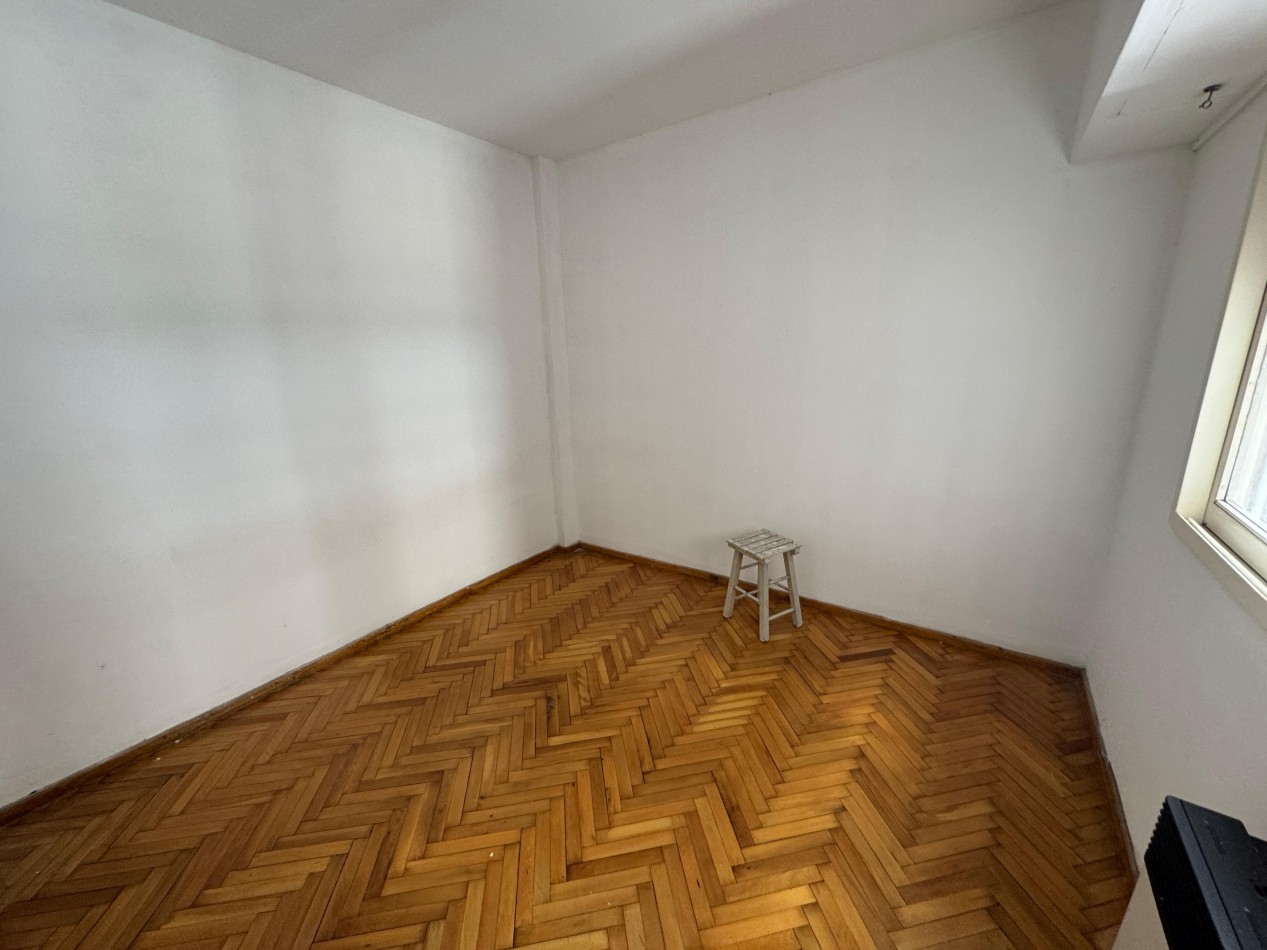 Callao 1300, dos dormitorios, cochera, contrafrente.