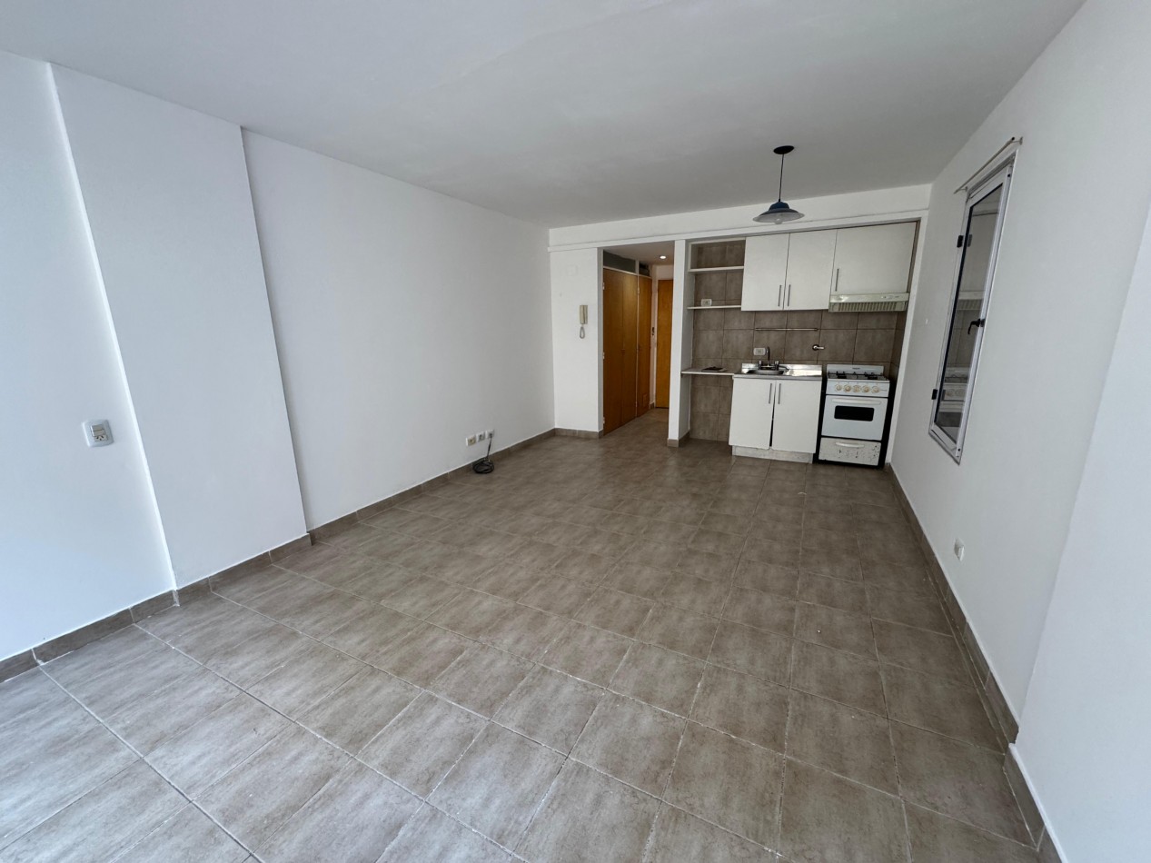 Monoambiente en Corrientes 1200 - Piso 6, alquiler. 