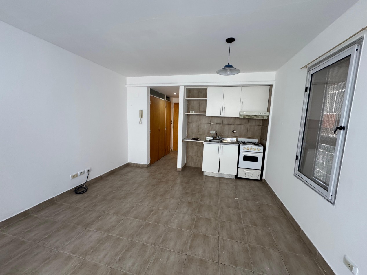 Monoambiente en Corrientes 1200 - Piso 6, alquiler. 