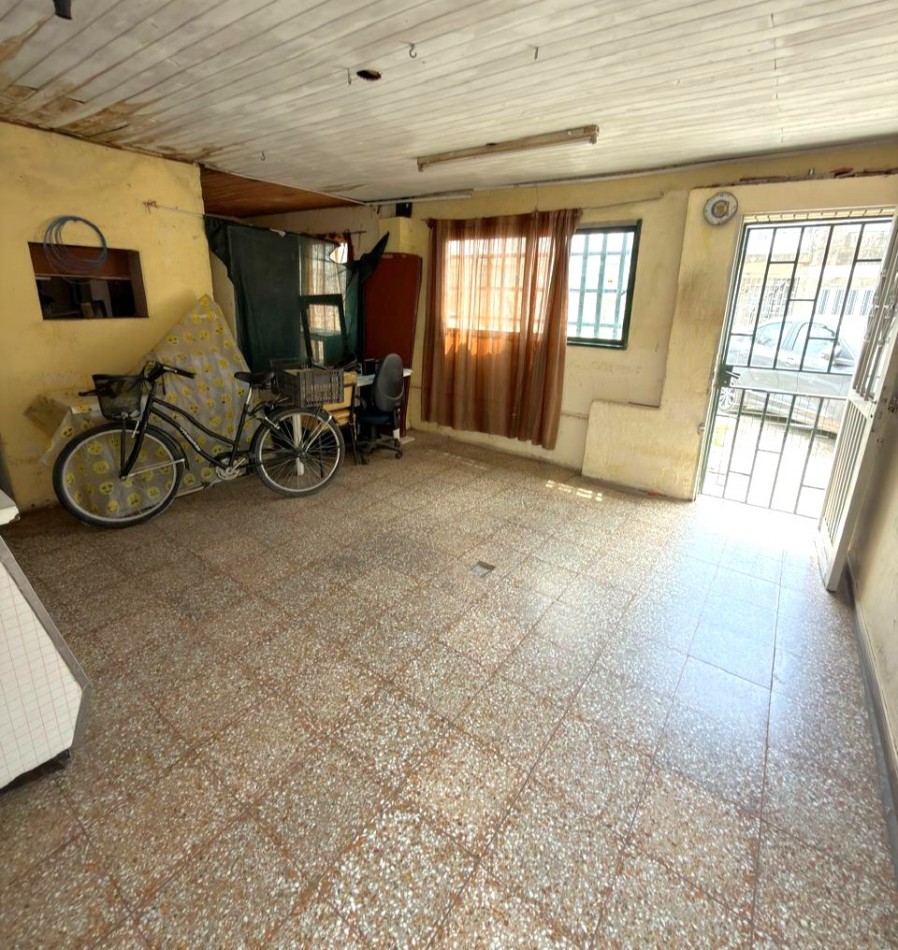 Patricios 600, casa 3 dormitorios, + local comercial.