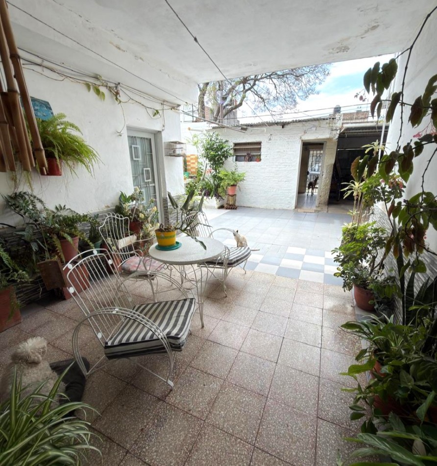 Patricios 600, casa 3 dormitorios, + local comercial.