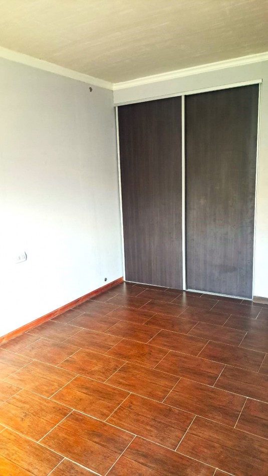 La Carolina, el Viraro al 6100, casa amplia de 3 dormitorios, quincho, pileta y patio.