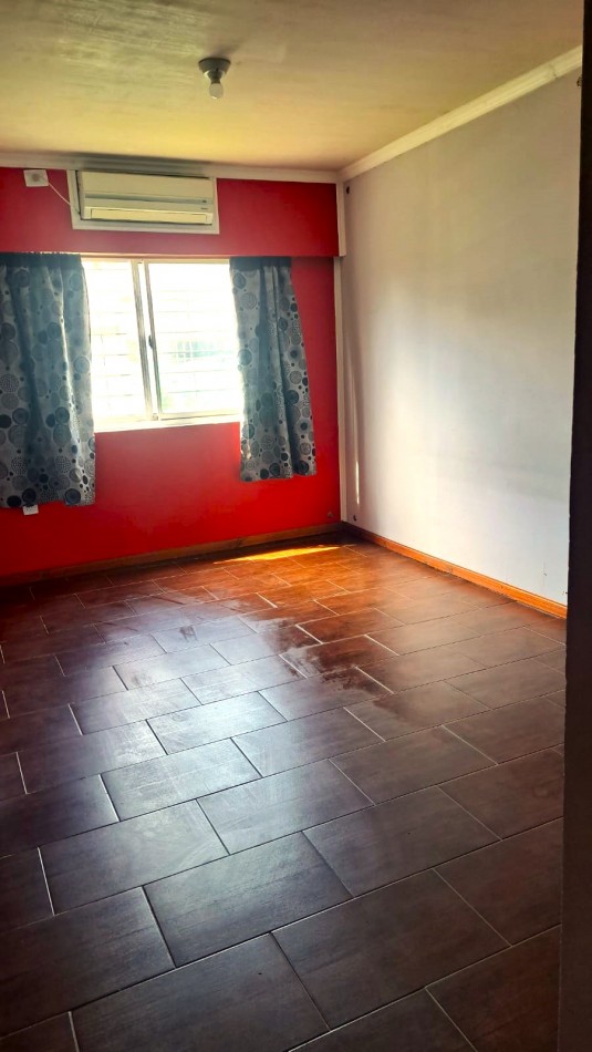 La Carolina, el Viraro al 6100, casa amplia de 3 dormitorios, quincho, pileta y patio.