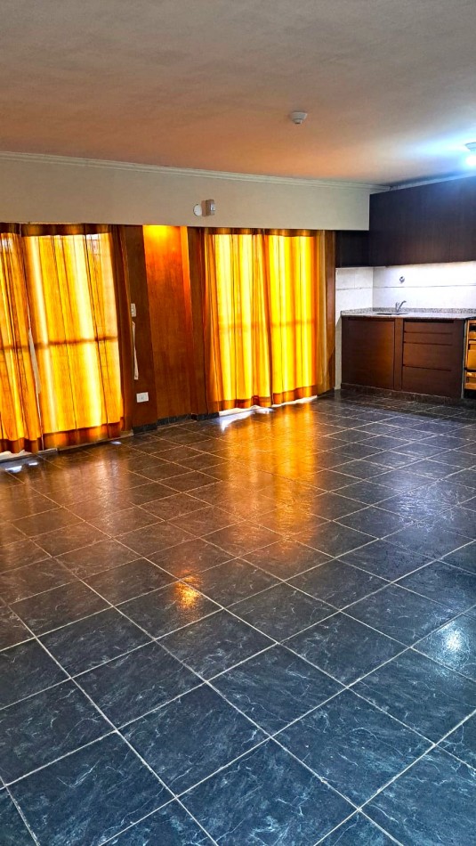 La Carolina, el Viraro al 6100, casa amplia de 3 dormitorios, quincho, pileta y patio.