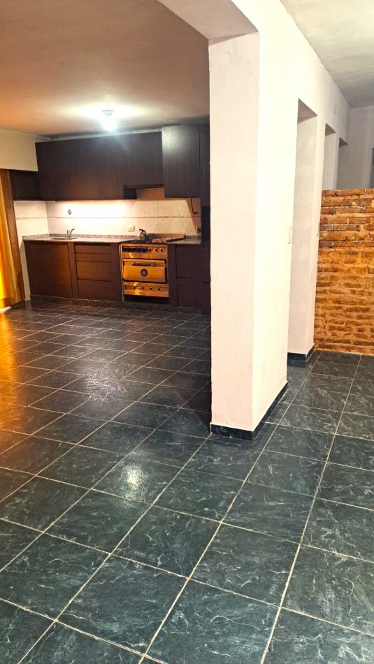 La Carolina, el Viraro al 6100, casa amplia de 3 dormitorios, quincho, pileta y patio.
