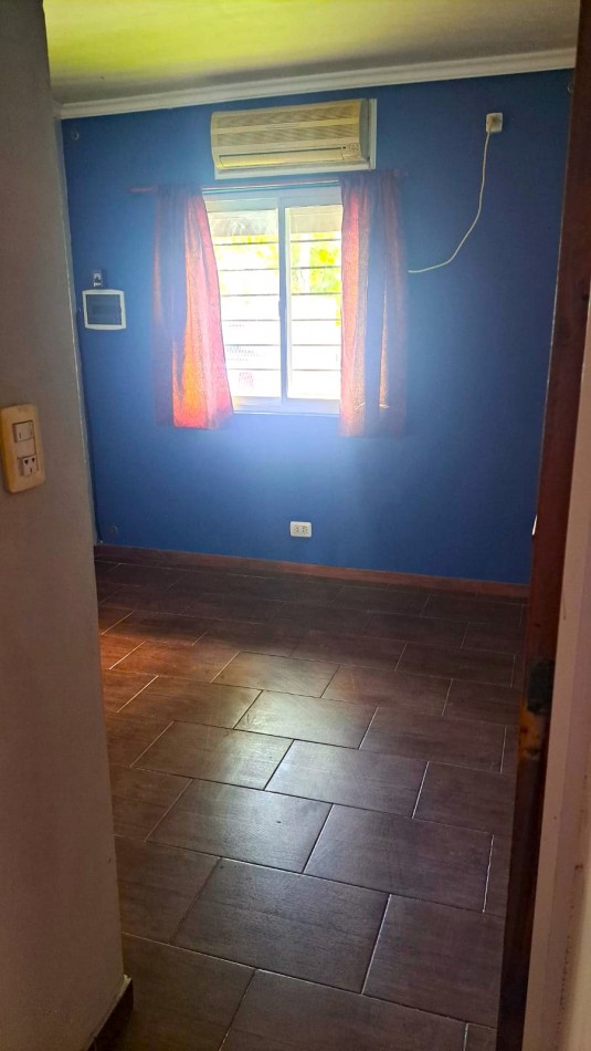 La Carolina, el Viraro al 6100, casa amplia de 3 dormitorios, quincho, pileta y patio.