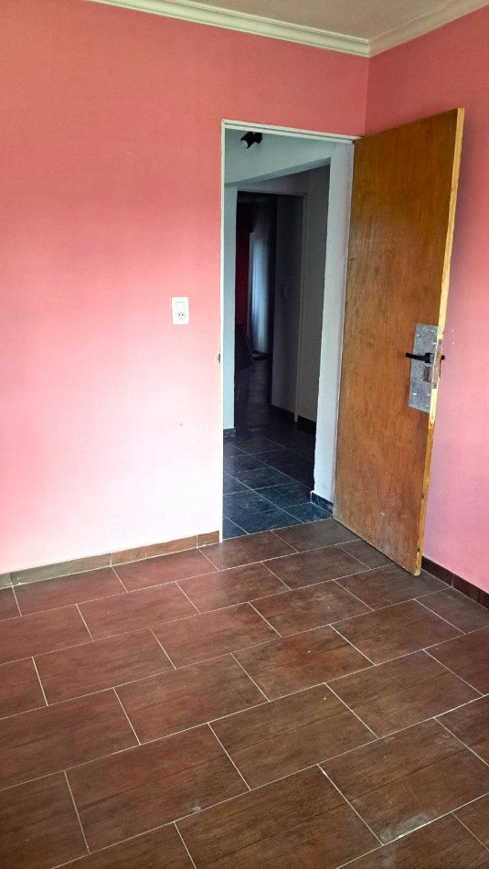 La Carolina, el Viraro al 6100, casa amplia de 3 dormitorios, quincho, pileta y patio.