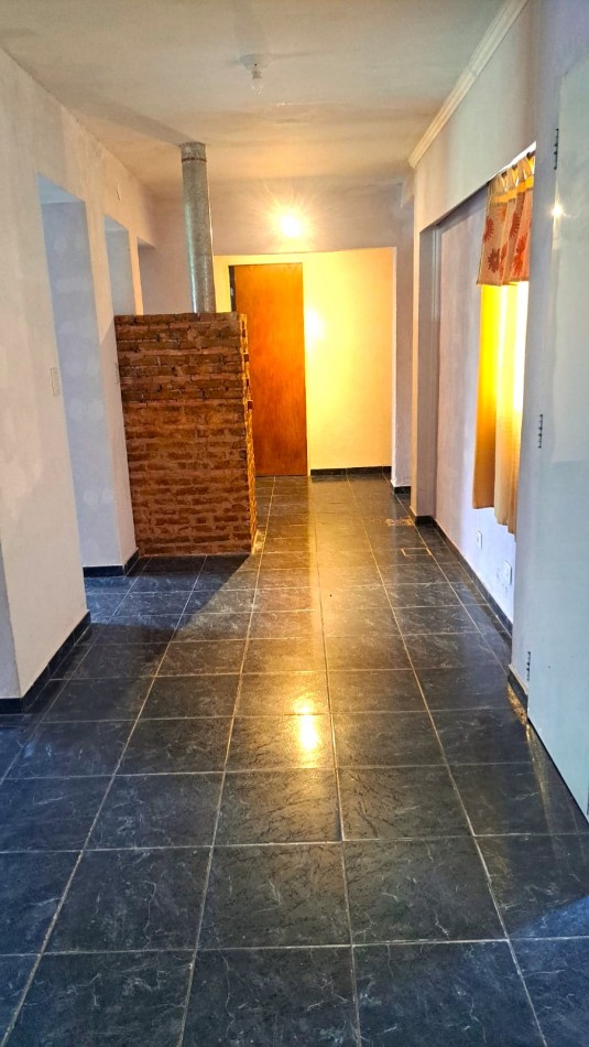La Carolina, el Viraro al 6100, casa amplia de 3 dormitorios, quincho, pileta y patio.