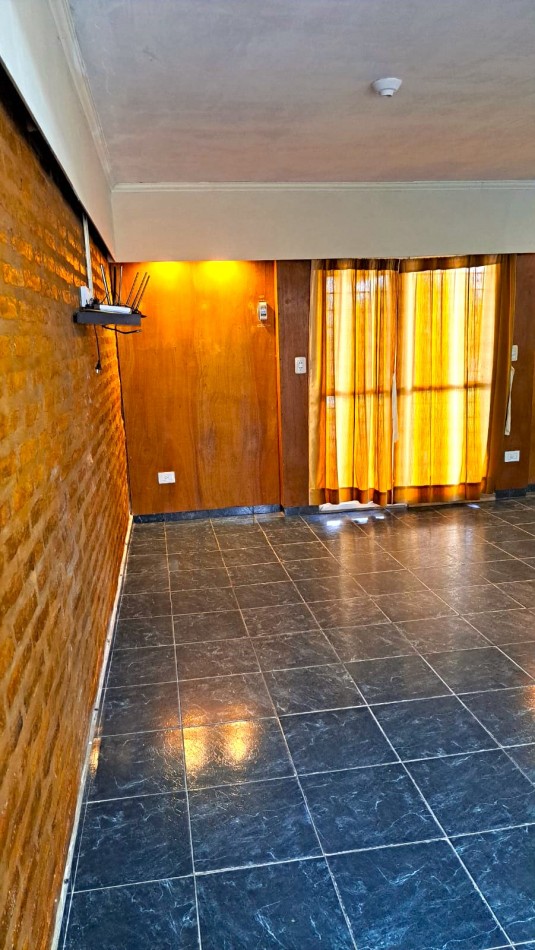 La Carolina, el Viraro al 6100, casa amplia de 3 dormitorios, quincho, pileta y patio.