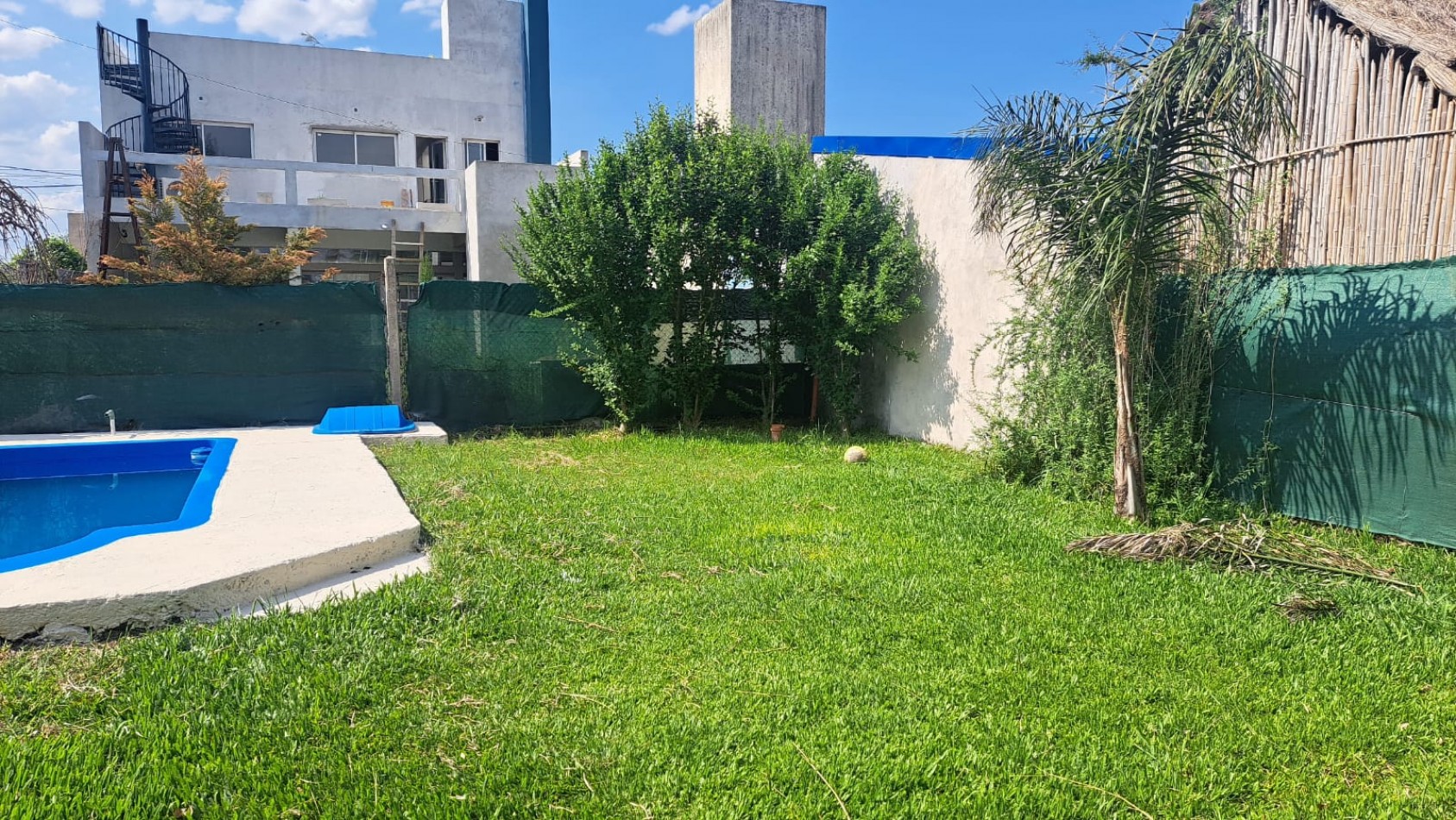 La Carolina, el Viraro al 6100, casa amplia de 3 dormitorios, quincho, pileta y patio.
