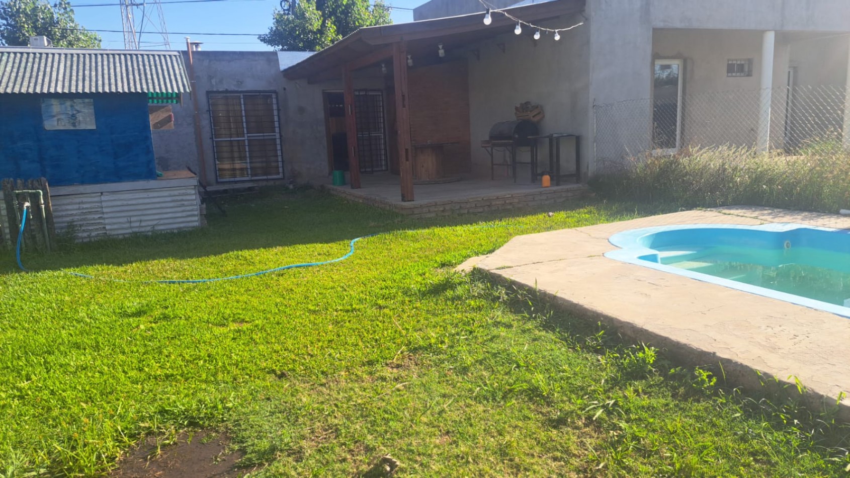La Carolina, el Viraro al 6100, casa amplia de 3 dormitorios, quincho, pileta y patio.