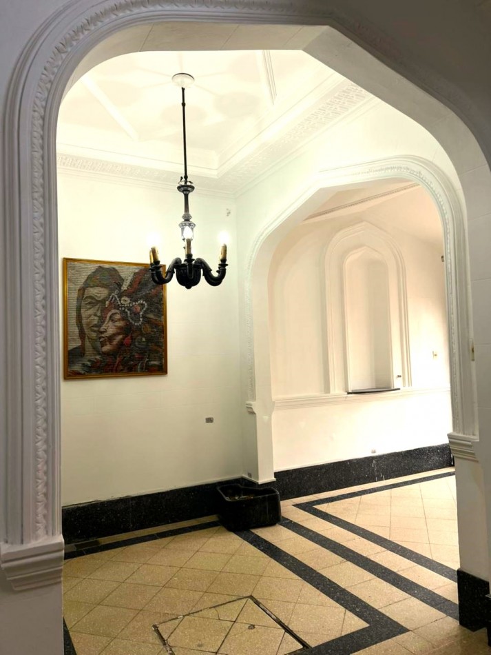 Bv Oroño 400, importante propiedad de 9 ambientes amplios, ideal oficinas.