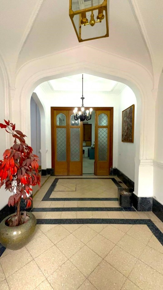 Bv Oroño 400, importante propiedad de 9 ambientes amplios, ideal oficinas.