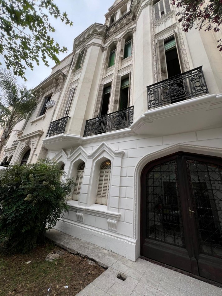 Bv Oroño 400, importante propiedad de 9 ambientes amplios, ideal oficinas.