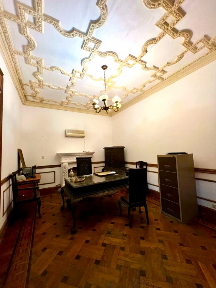 Bv Oroño 400, importante propiedad de 9 ambientes amplios, ideal oficinas.