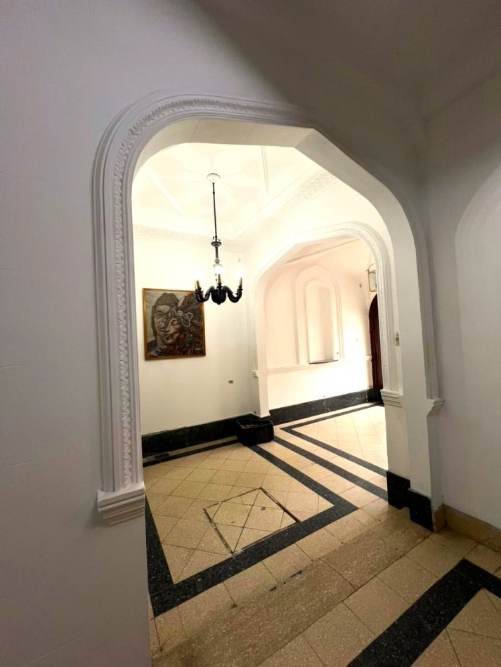 Bv Oroño 400, importante propiedad de 9 ambientes amplios, ideal oficinas.