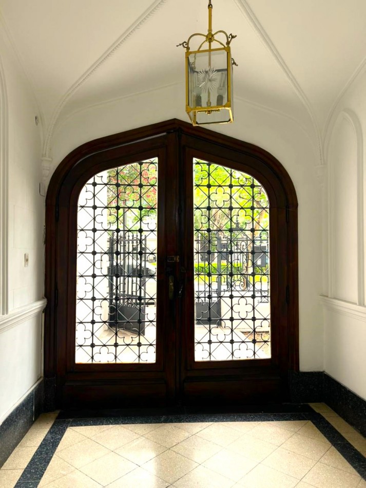 Bv Oroño 400, importante propiedad de 9 ambientes amplios, ideal oficinas.