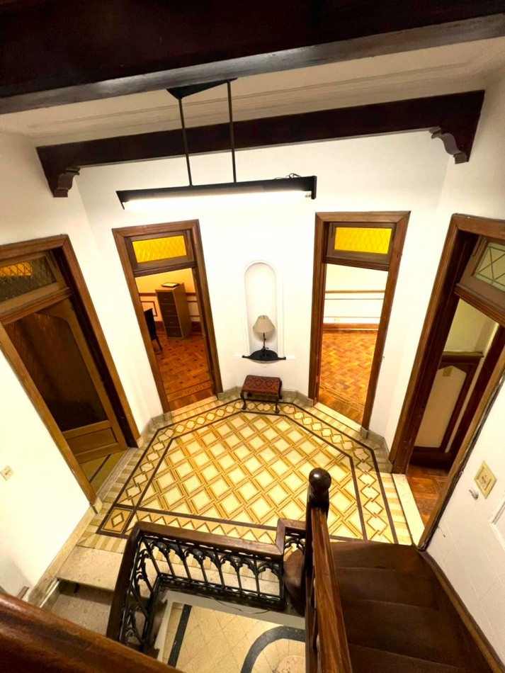 Bv Oroño 400, importante propiedad de 9 ambientes amplios, ideal oficinas.